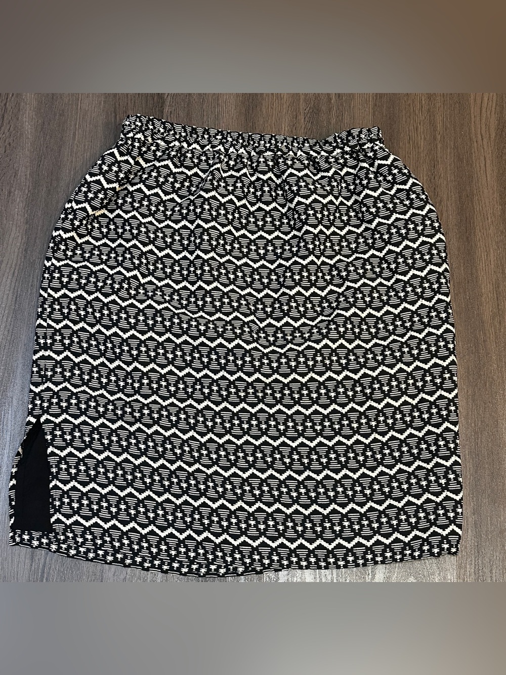 Black White Geometric Print Stretch Pull-On Mini Skirt Size Small - Picture 3 of 7